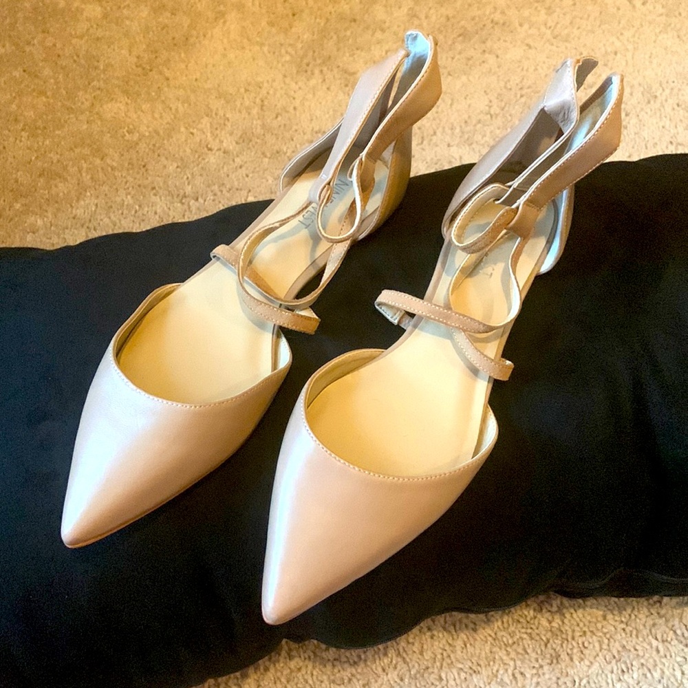 Lovely leather Nine West flats